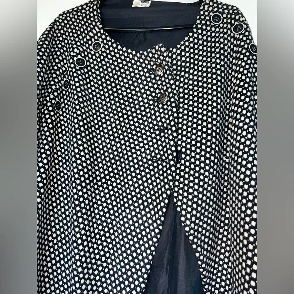Poncho - Picture 4 of 6
